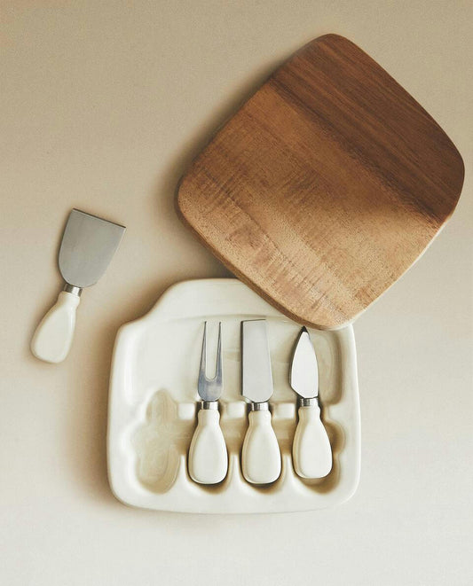 BOX OF CHEESE KNIVES