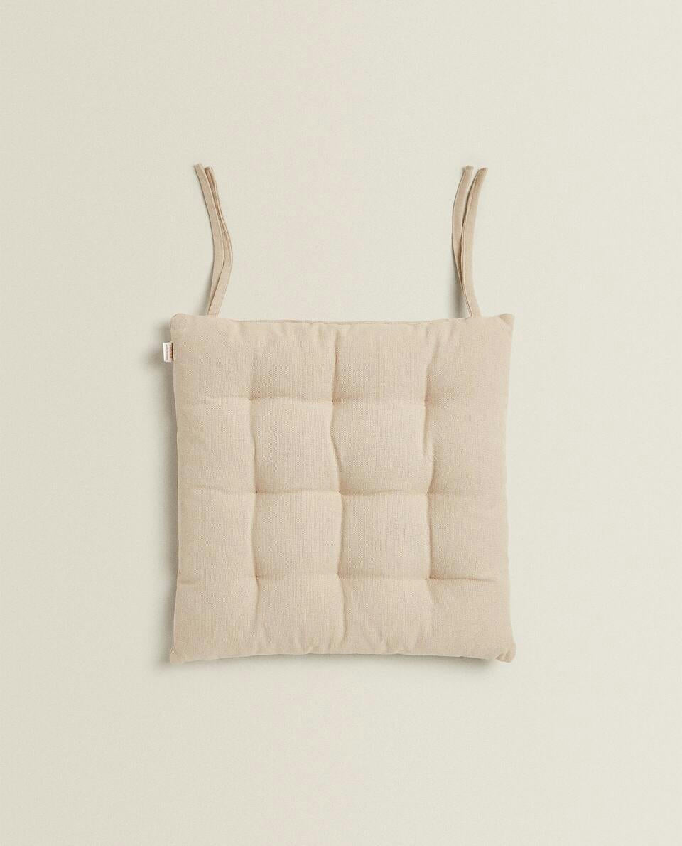 QUILTED CHAIR CUSHION WITH TIES