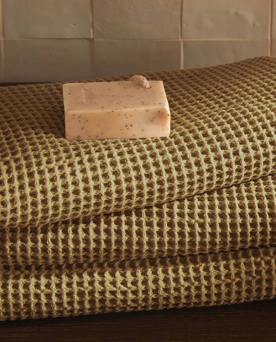 WAFFLE-KNIT COTTON TOWEL